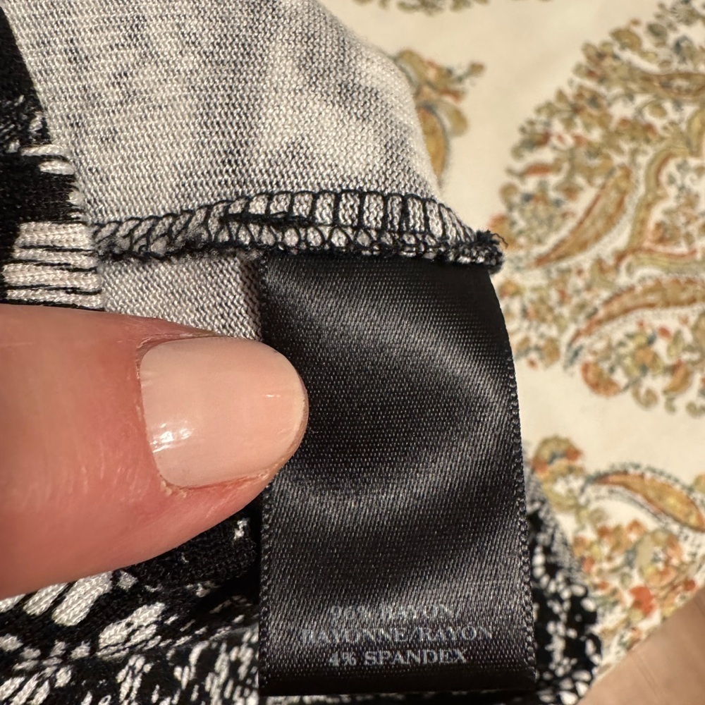 Ann Taylor Black and White Knit Top - Picture 10 of 10